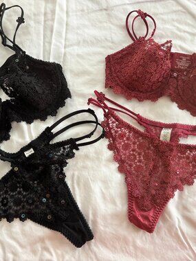 2 sets of Ambrielle underwire bra sets